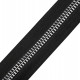Zips kostený so striebornými zúbkami No 8 metráž 1m